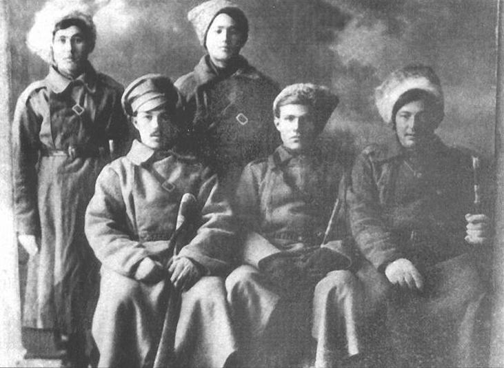 Молодые
казаки наряда 1921 г., призванные на службу во 2-й Сибирский казачий отдельный
дивизион. Омск, октябрь 1919 г.