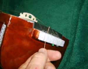 Mounting a dilruba string (step 1)