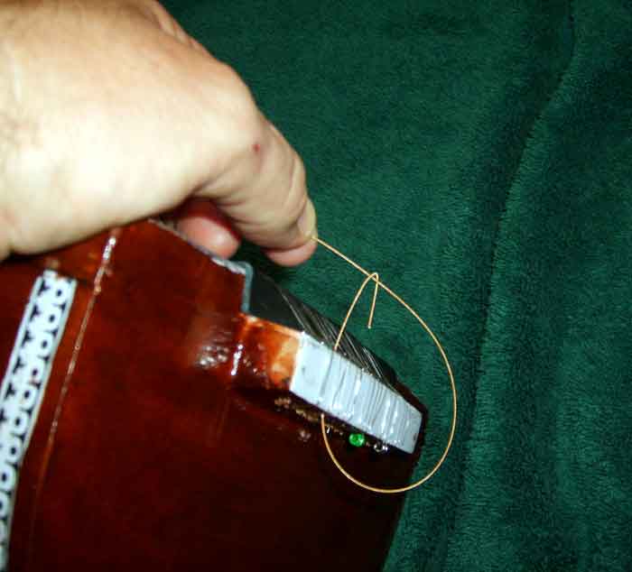Mounting a dilruba string (step 3)