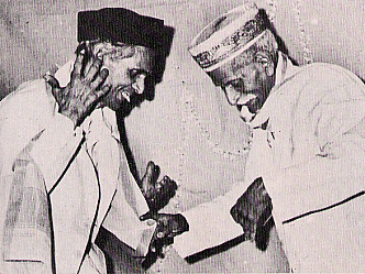 (L-R): Sharatchandra Arolkar (1912-1994) and Krishnarao Shankar Pandit (L-R): Sharatchandra Arolkar (1912-1994) and Krishnarao Shankar Pandit