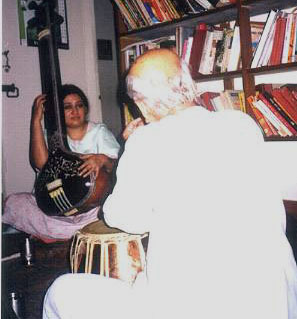 Shubha Mudgal takes taleem from Ramashreya Jha