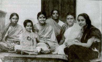 From left: Veena Sanmugavadivu (mother of MS), Radha (Vishwanathan), MS Subbulakshmi, Lakshmi srinivasan, Vadivambal (sister of MS) and Kamala. 