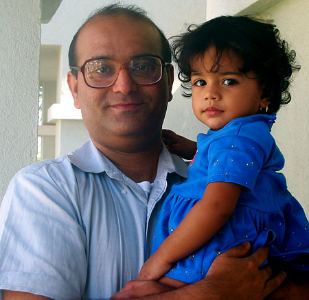 Rajan Parrikar with niece Saraswati (Goa, 2004) Rajan Parrikar with niece Saraswati (Goa, 2004)