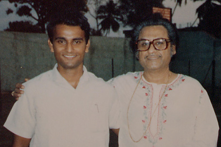Rajan P. Parrikar with Kishore Kumar in Goa (1986)