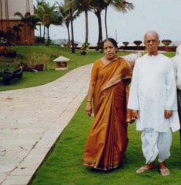 Geeta Banerjee and Ramashreya Jha in Goa (2000)