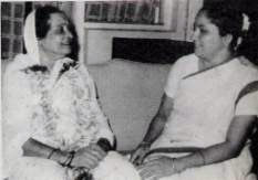 Kesarbai (l) and Dhondutai Kulkarni Kesarbai Kerkar (l) and Dhondutai Kulkarni