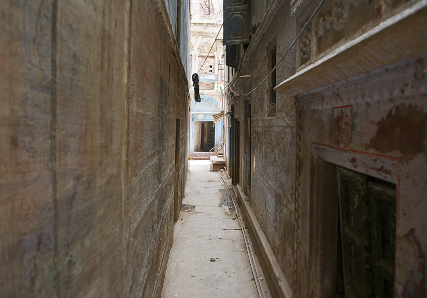This narrow lane leads to the Kashi Sangeet Samaj