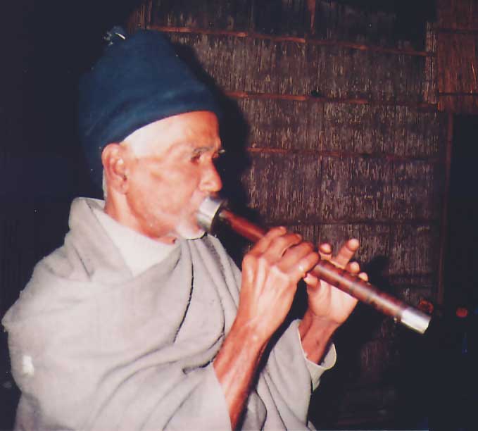 Bombashi Flute player