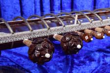 Tuning pegs and chikari mogara